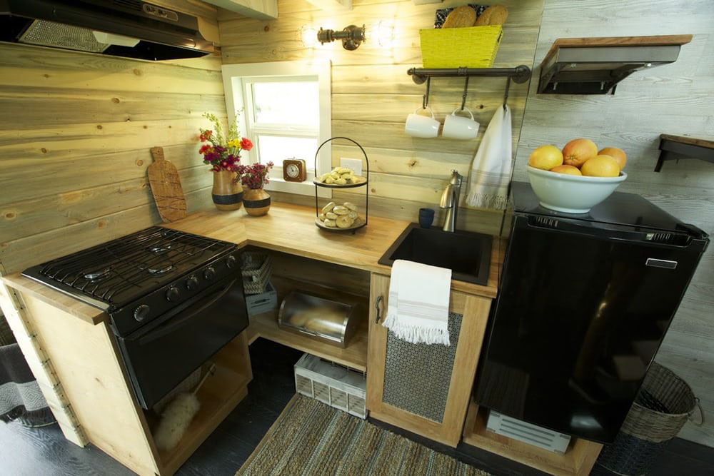 tiny-mobile-ski-lodge-house_7 Tiny House Kitchen