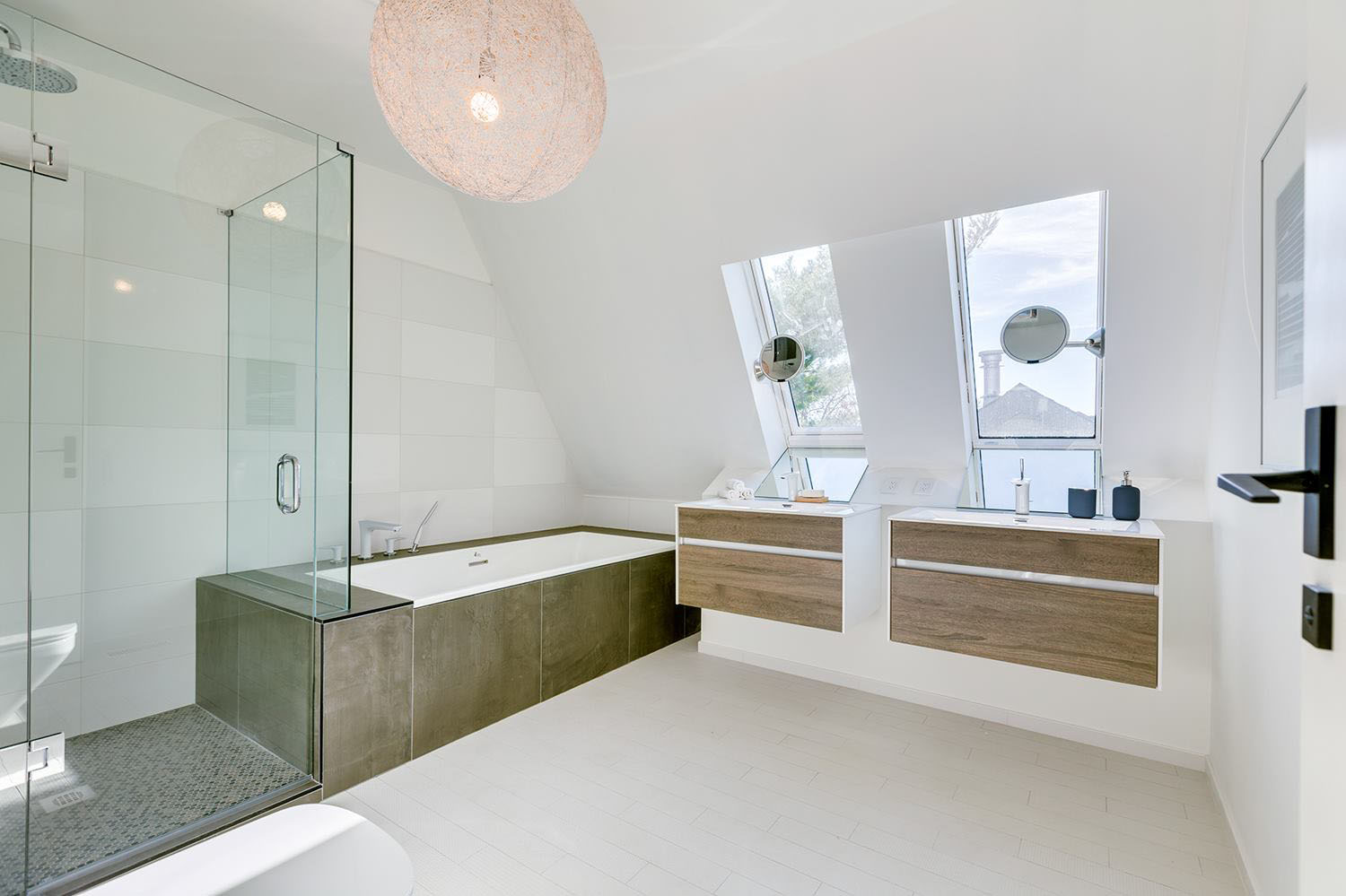 Toronto-Beaches-Energy-Efficient-Modern-Home_14
