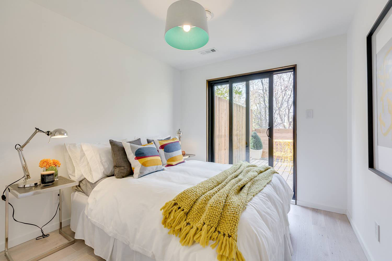 Toronto-Beaches-Energy-Efficient-Modern-Home_16