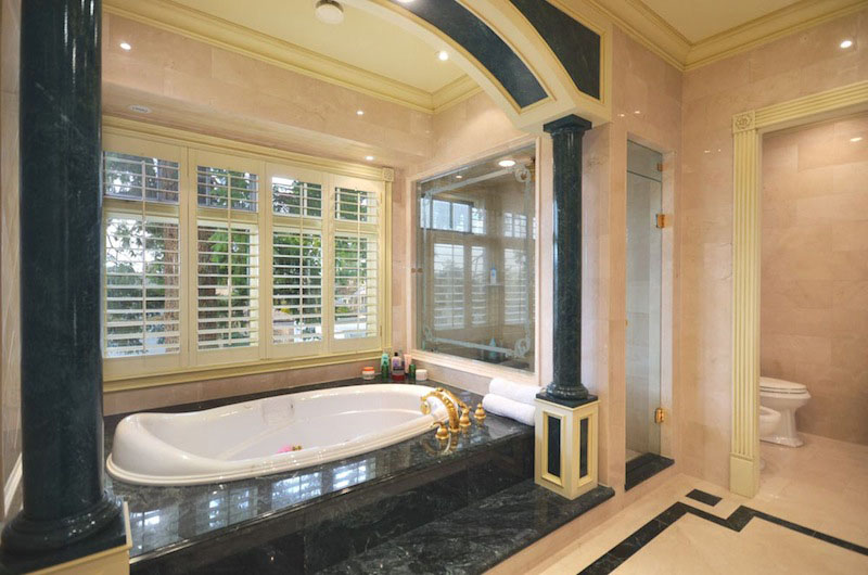 Vancouver-West-Lavish-Home_17