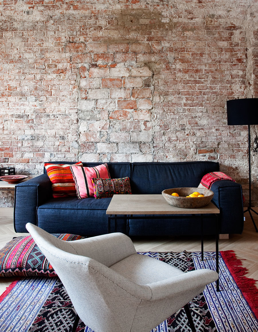 Warsaw-Small-Apartment_2 Apartment With Stylish Brick Wall