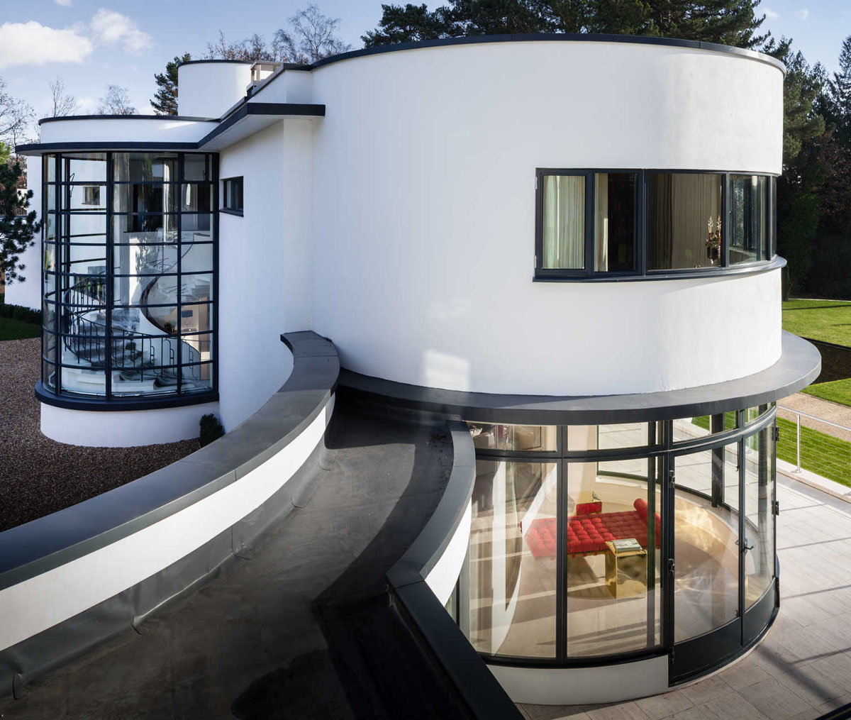 Restored Country Estate with Modernist Architecture - Surrey, England