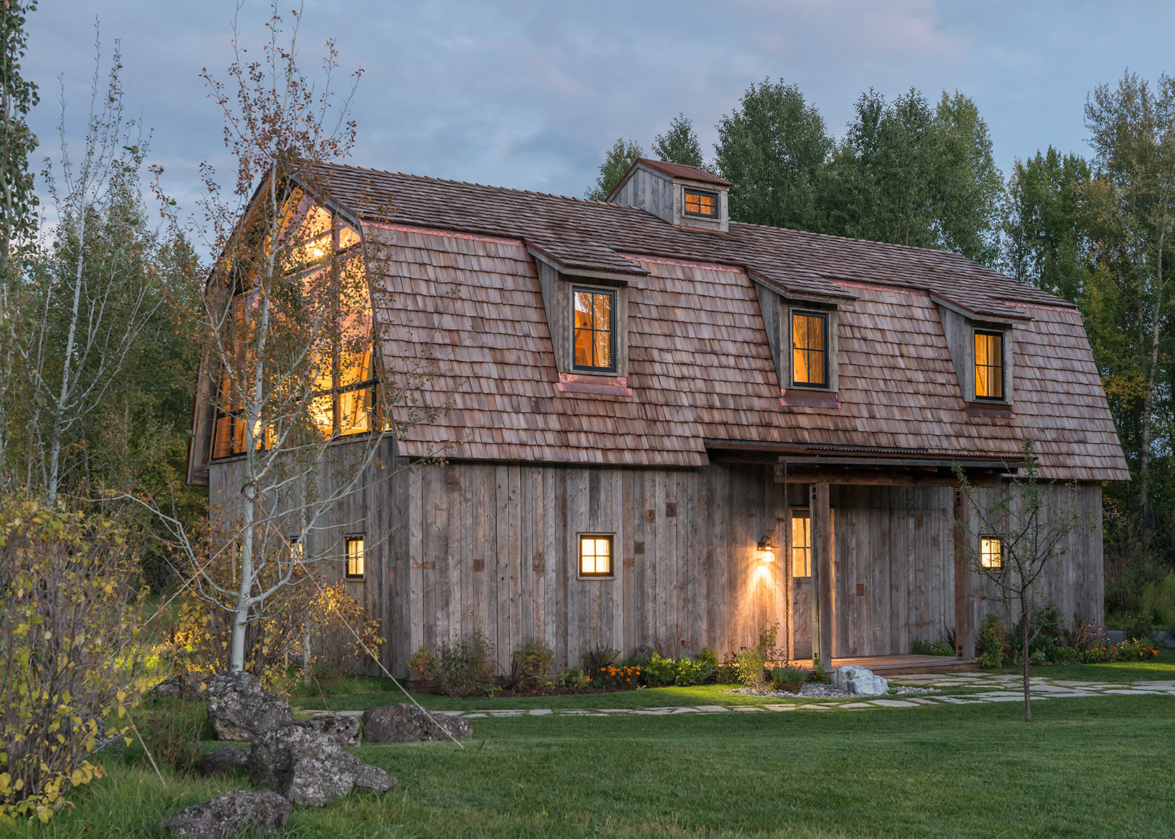 Wyoming-Rustic-Barn-House_10