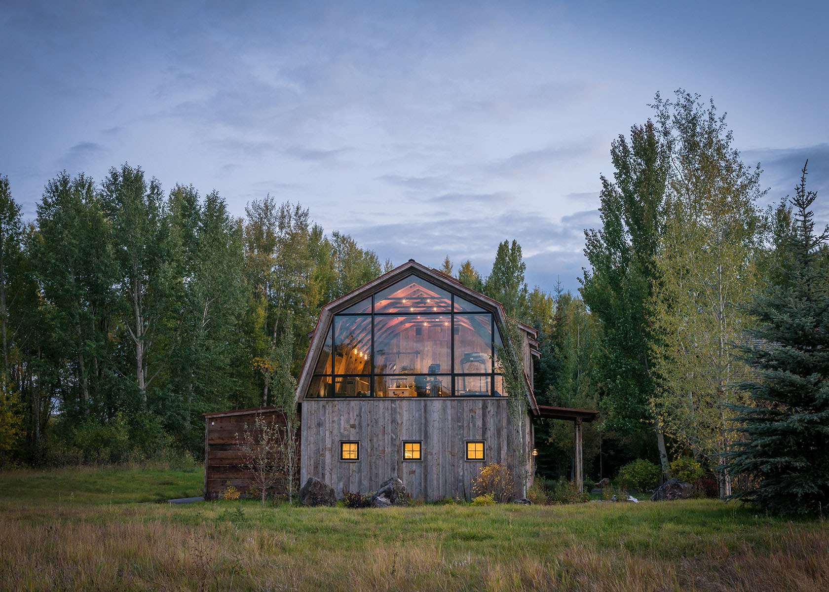 Wyoming-Rustic-Barn-House_2