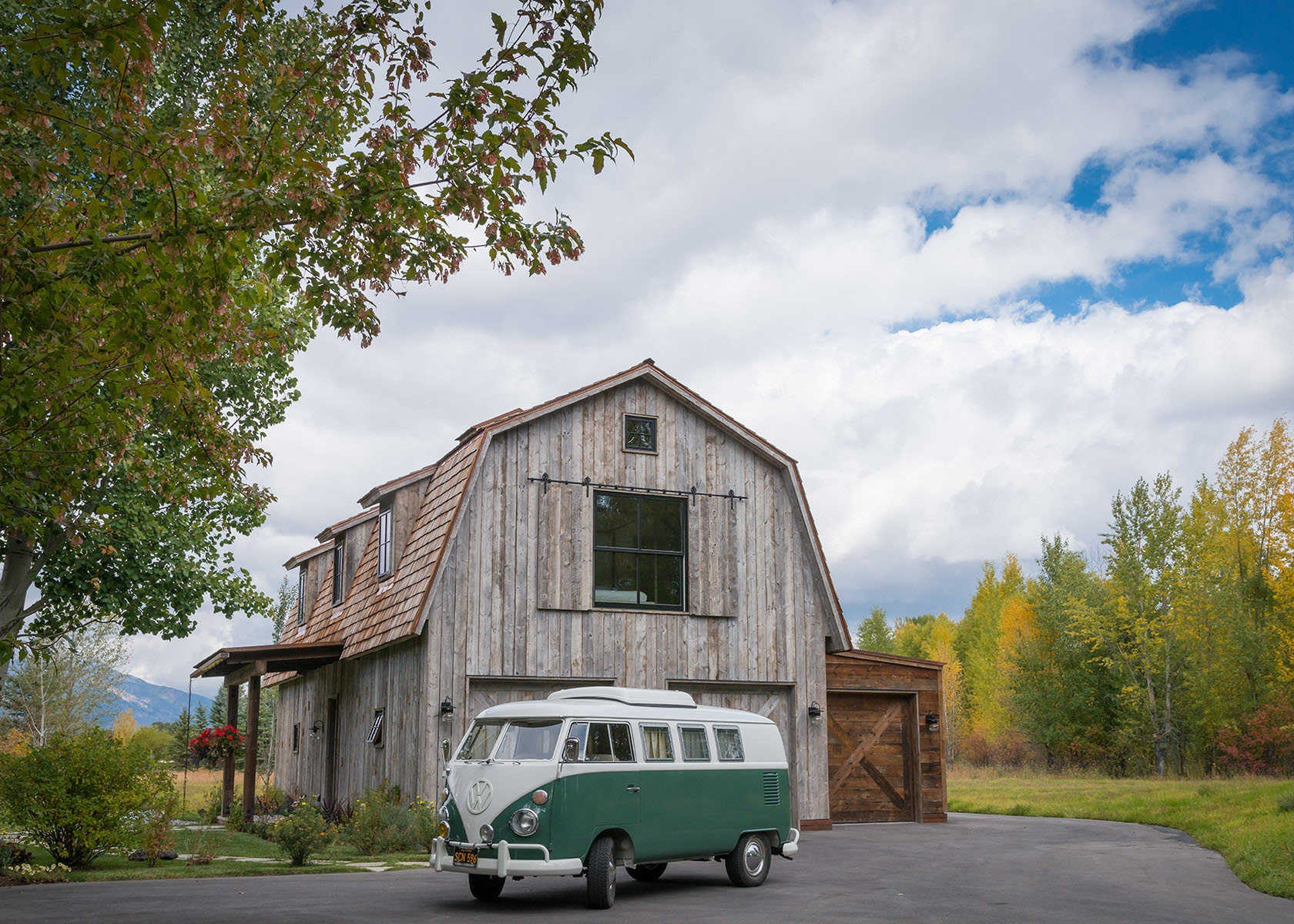 Wyoming-Rustic-Barn-House_3