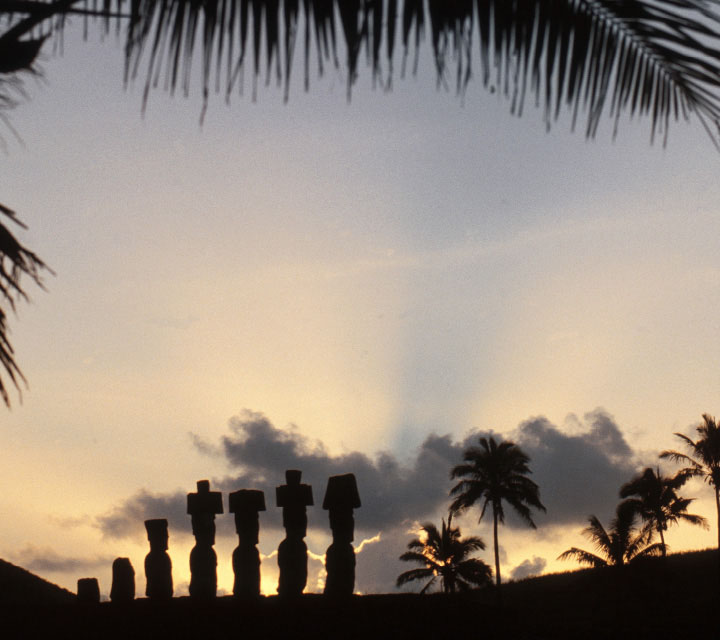 explora-en-Rapa-Nui_15 Moai-carved-stone-statues